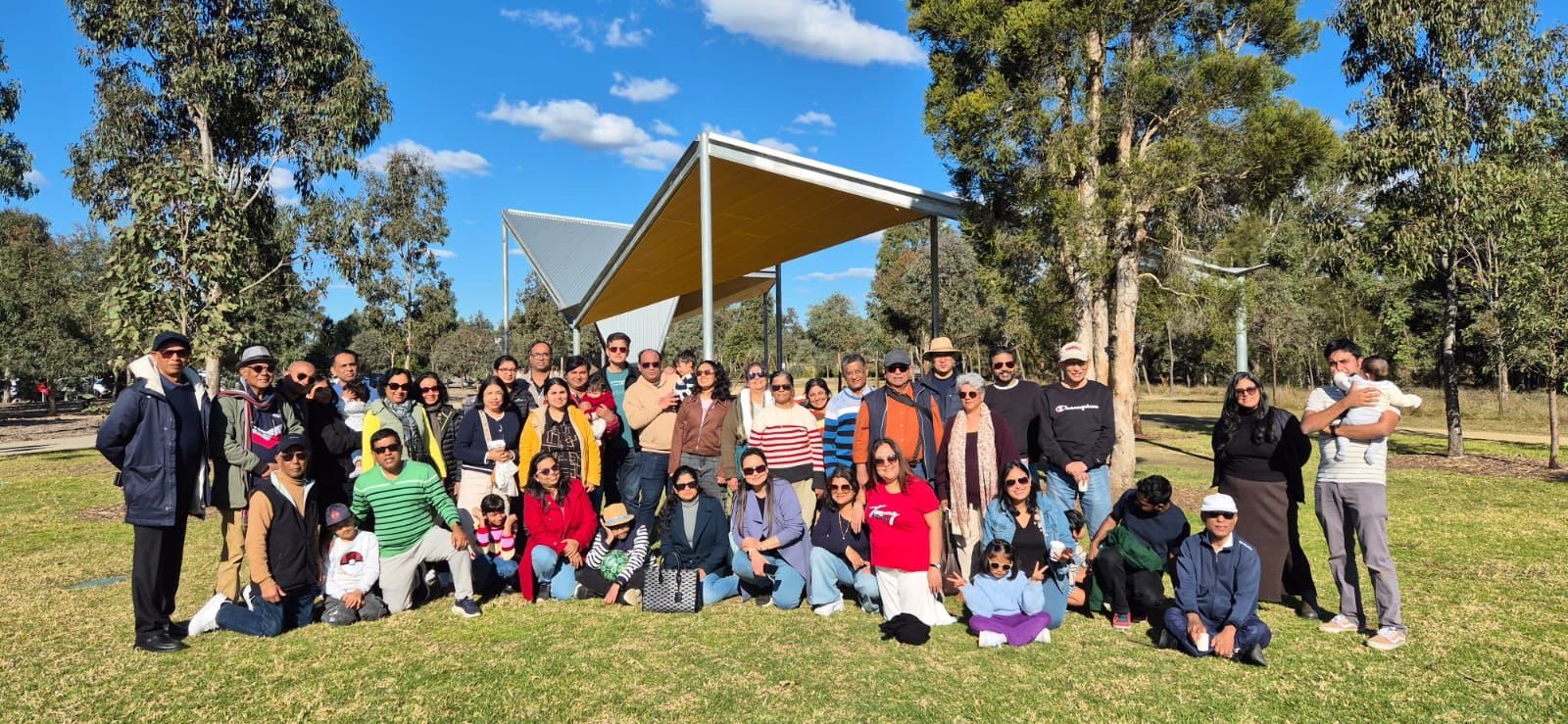 Home JU alumni and their families at a Sydney picnic